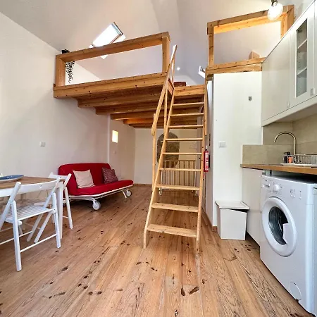 Lovely Loft アパート